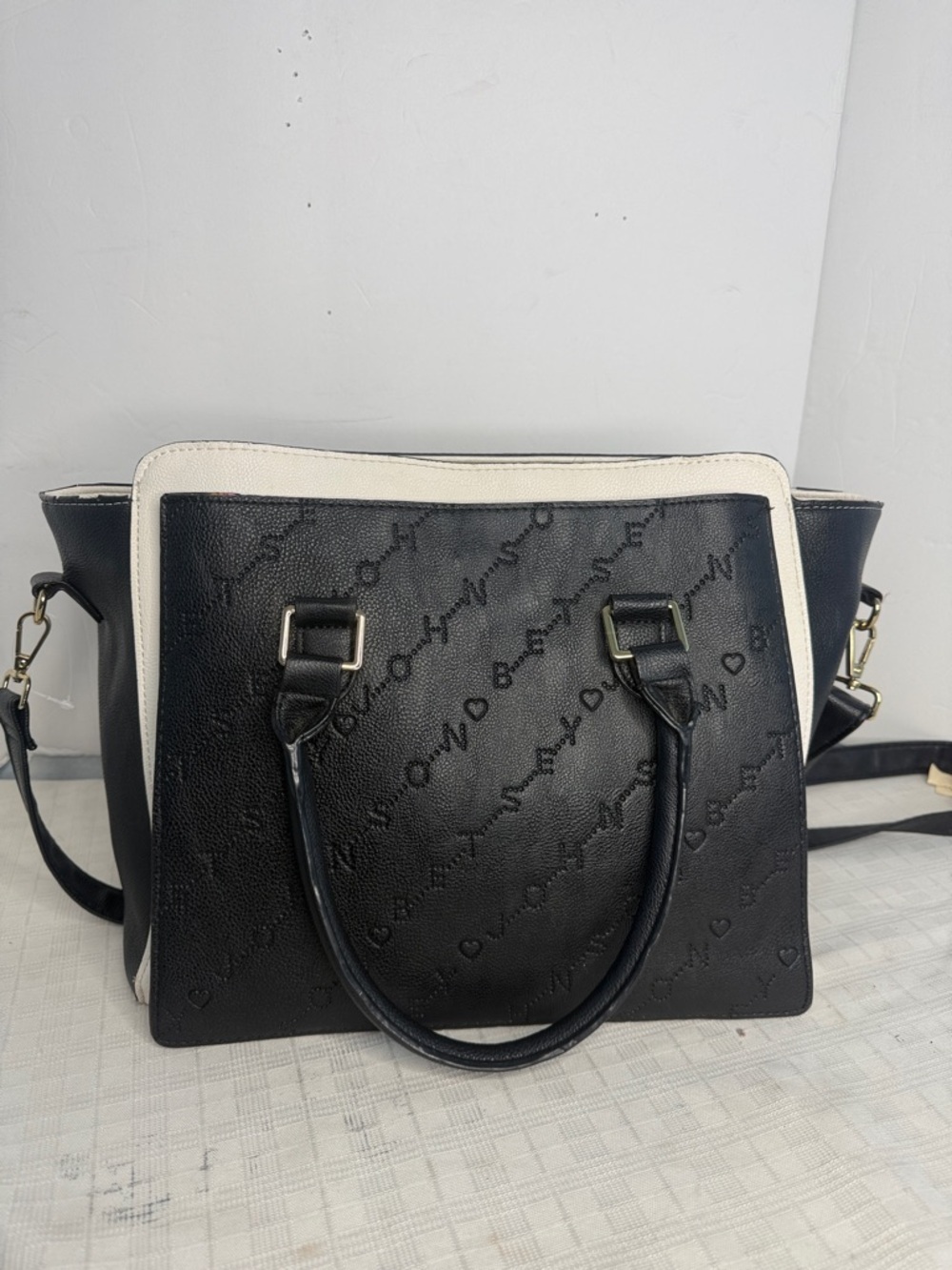 Betsey Johnson Black and white  Heart Bow Hand Bag/Purse Floral Lining - Hearts - Picture 3 of 12